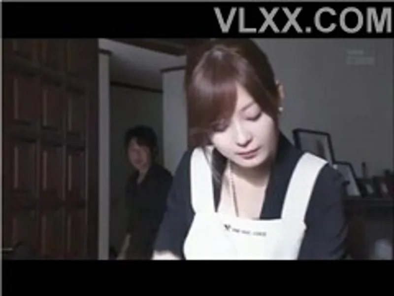 Người chồng đi công chuyện, cô vợ ở nhà bị chồng sắp cưới của chị gái cưỡng hiếp