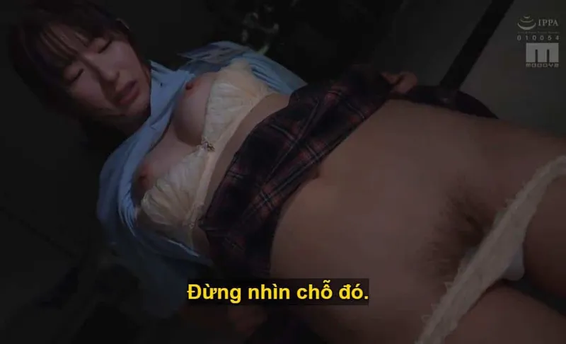 Sếp lớn lập mưu "xử đẹp" cô nàng dưới quyền kiêu kỳ lười nhác, suốt ngày chỉ mải mê chat chit cùng bồ tèo.